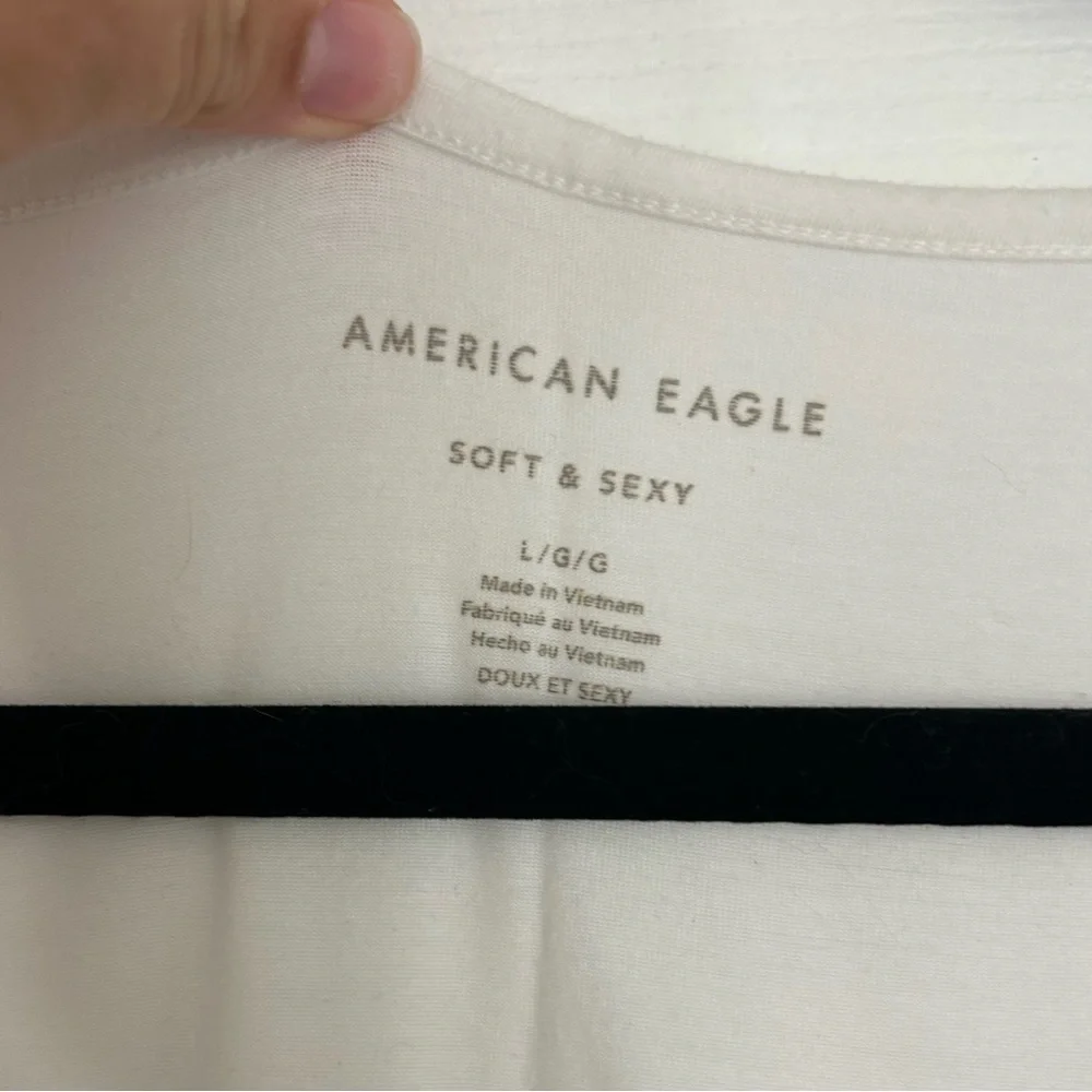 Ruffle hem tank top - Picture 2 of 4